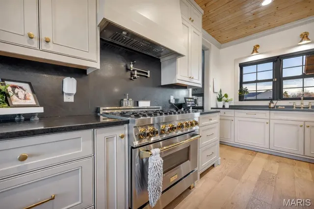 $1,095,000 | 111 Kentucky Derby Drive, Foristell, MO 63348