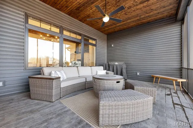 $1,095,000 | 111 Kentucky Derby Drive, Foristell, MO 63348