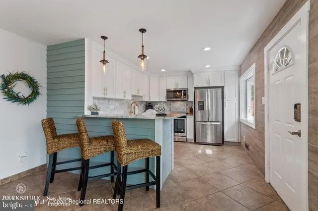 $3,500 | 347 Highway 35, Mantoloking, NJ 08738