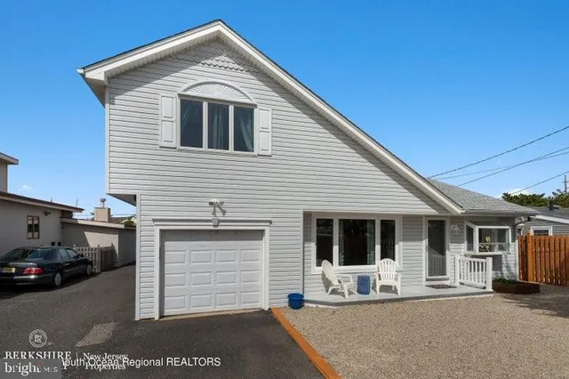 $3,500 | 347 Highway 35, Mantoloking, NJ 08738