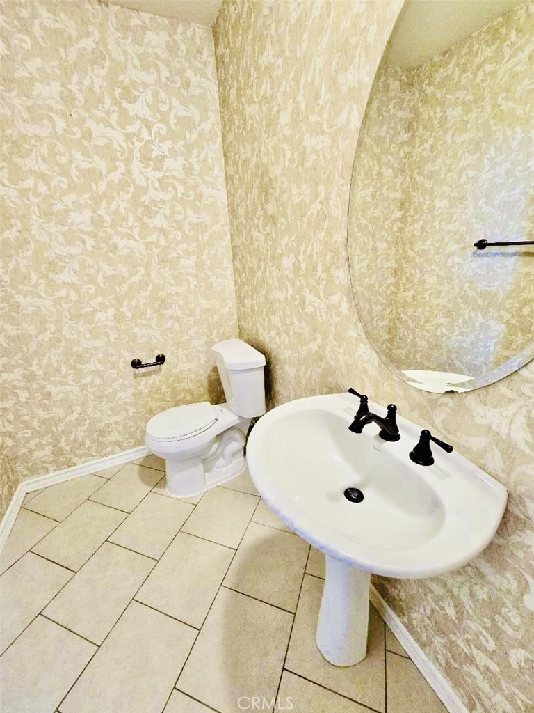 4512 Luigl Court Riverside, CA 92501 - Photo 5 of 15 Downstair bathroom