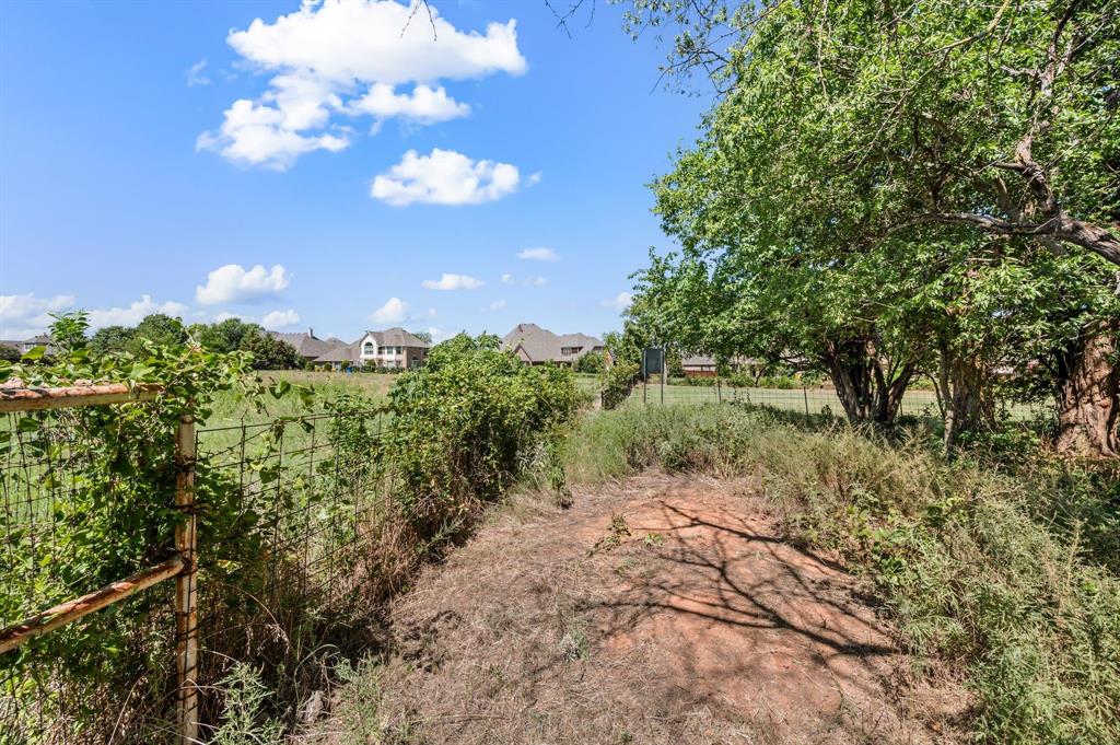 13109 Roanoke Road Westlake, TX 76262 - Photo 24 of 35 a view of a big yard with lots of bushes