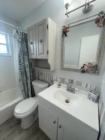 $625,000 | 2056 South Palm Circle, North Palm Beach, FL 33408