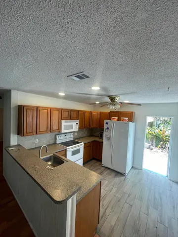 $625,000 | 2056 South Palm Circle, North Palm Beach, FL 33408