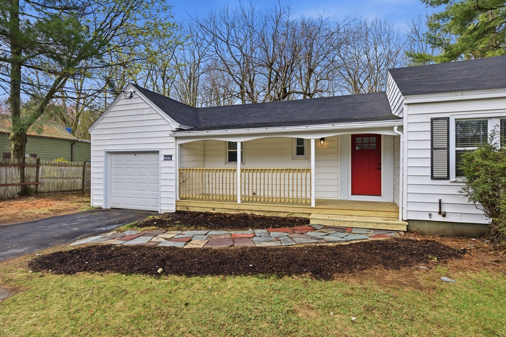 309 Pleasant Street Paxton, MA 01612 - Photo 3 of 27 a front view of a house