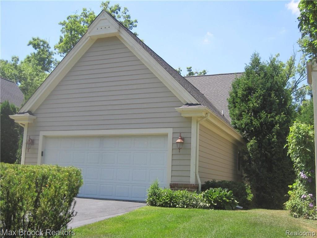 7265 Rabbit Ears Pass, Unit 35 Clarkston, MI 48346 - Photo 2 of 54 Beautiful landscaping