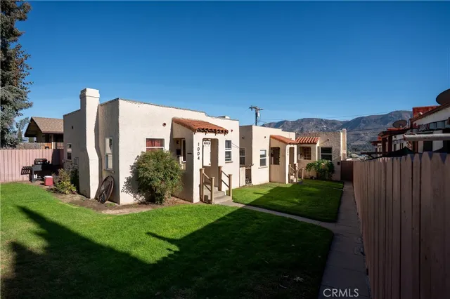 a view of a house with backyard and porch