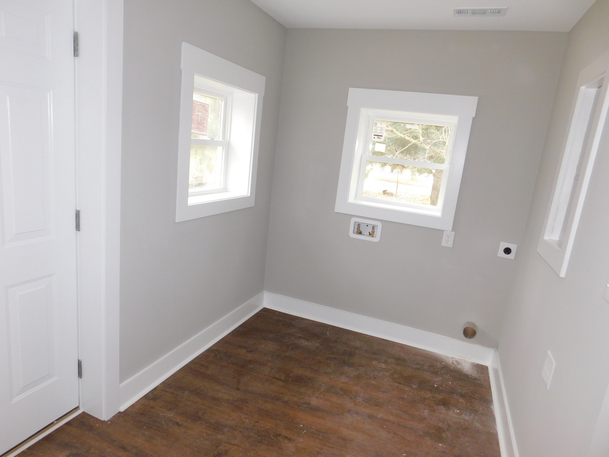 736 Riley Creek Road Tullahoma, TN 37388 - Photo 19 of 25 an empty room with a window