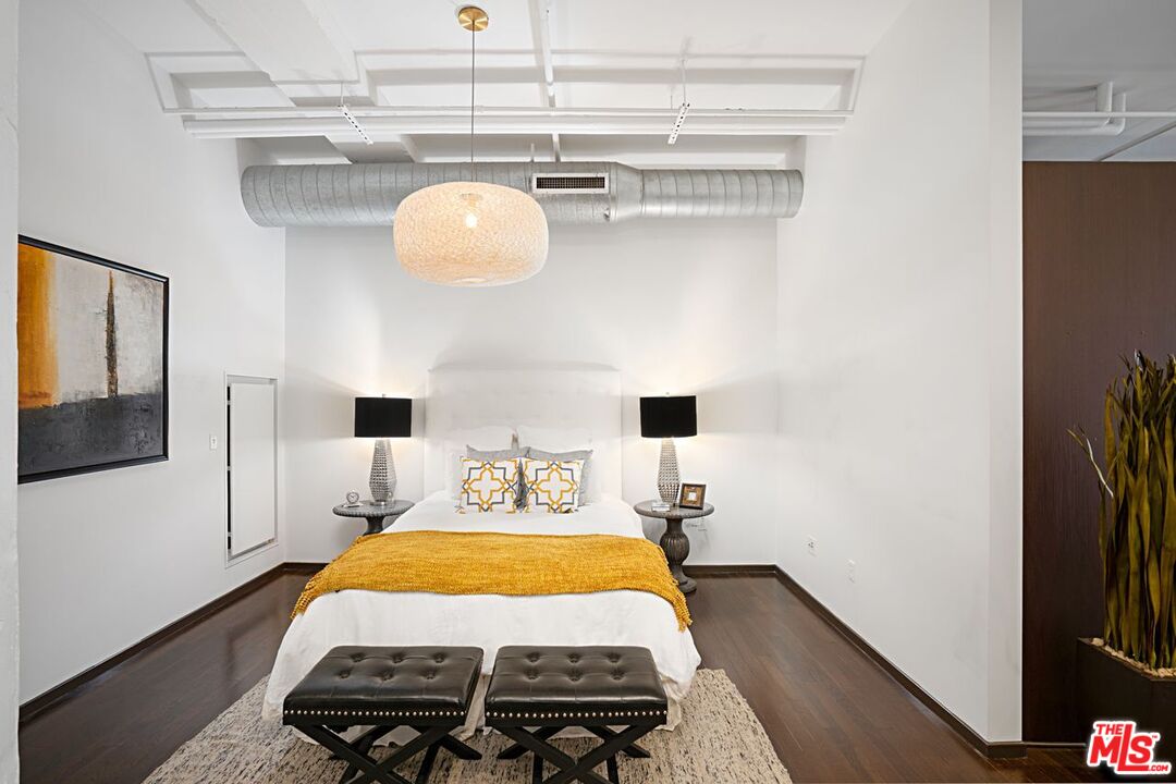 1645 Vine Street, Unit 703 Los Angeles, CA 90028 - Photo 20 of 44 a bed room with furniture and a flat screen tv