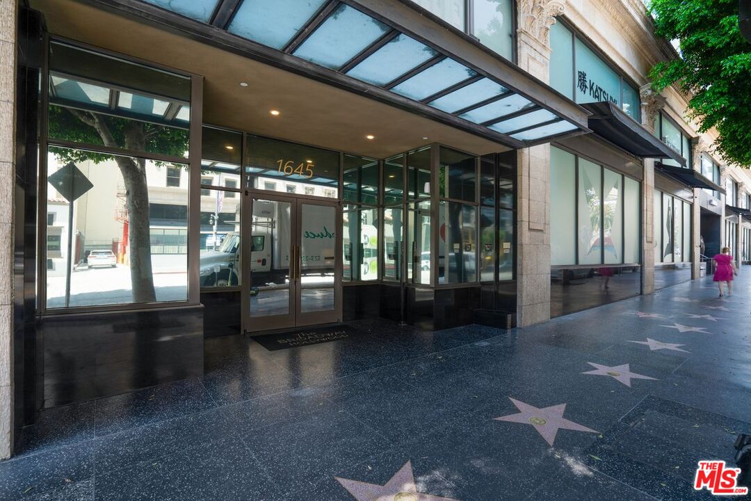 1645 Vine Street, Unit 703 Los Angeles, CA 90028 - Photo 37 of 44 a view of lobby with furniture and floor to ceiling window