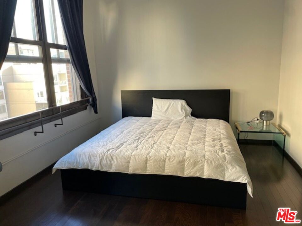 1645 Vine Street, Unit 703 Los Angeles, CA 90028 - Photo 44 of 44 a bedroom with a large bed and a large window