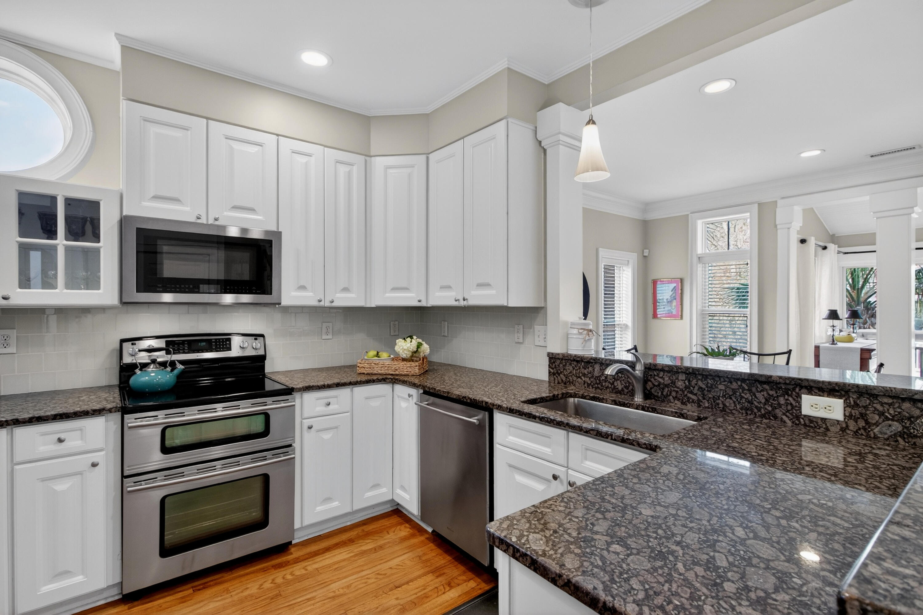1650 Long Grove Drive Mount Pleasant, SC 29464 - Photo 24 of 52 Kitchen