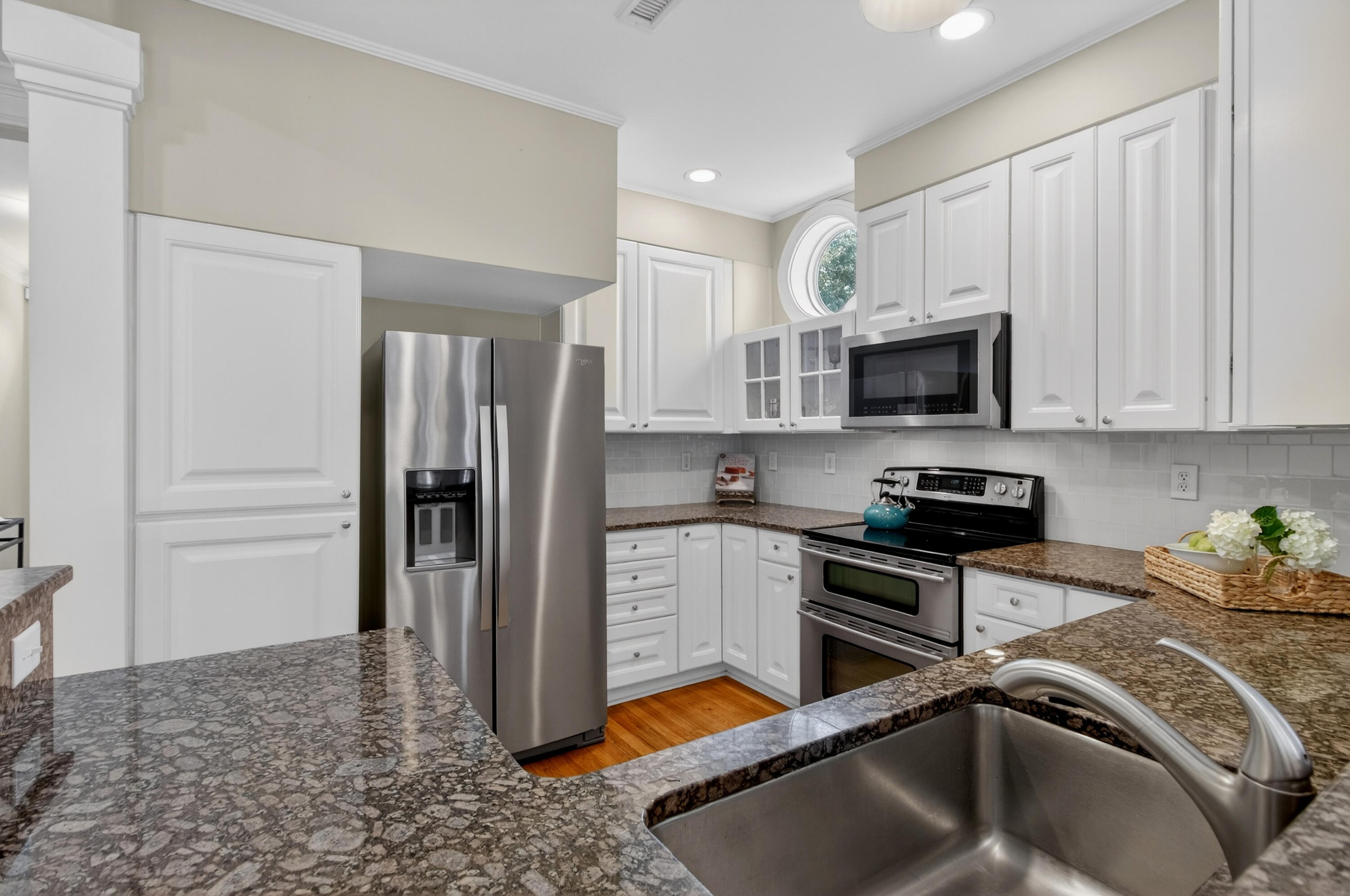 1650 Long Grove Drive Mount Pleasant, SC 29464 - Photo 25 of 52 Kitchen