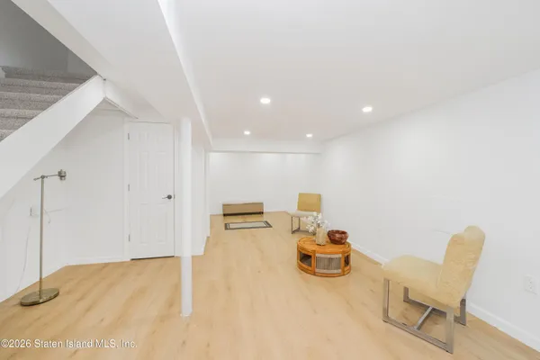 a bed room with a bed