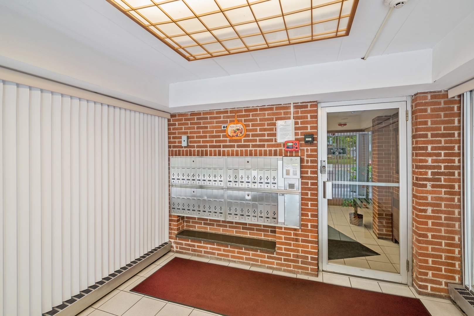 1139 Leavitt Avenue, Unit 212 Flossmoor, IL 60422 - Photo 2 of 10 a view of empty room with windows