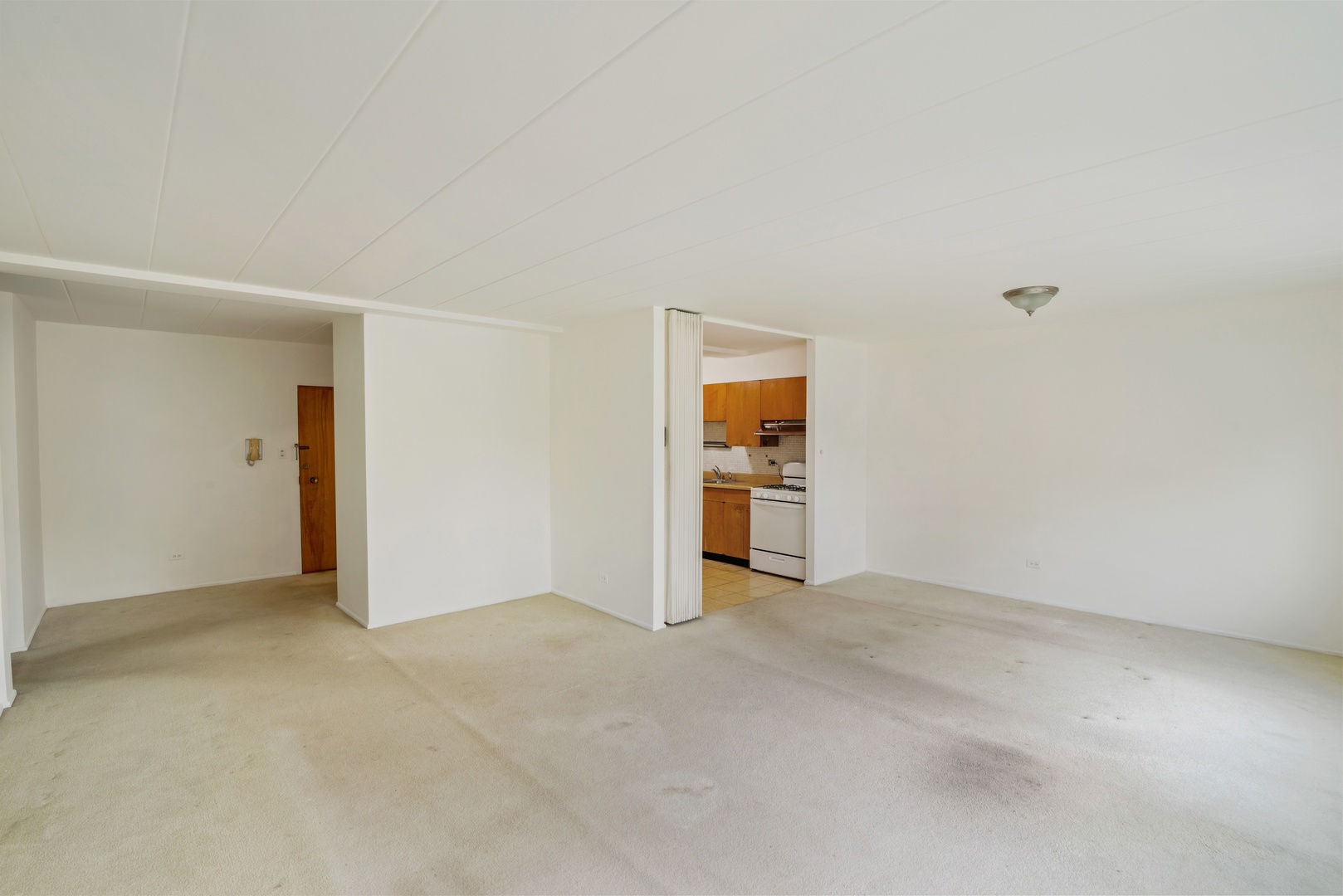 1139 Leavitt Avenue, Unit 212 Flossmoor, IL 60422 - Photo 4 of 10 an empty room with closet and windows