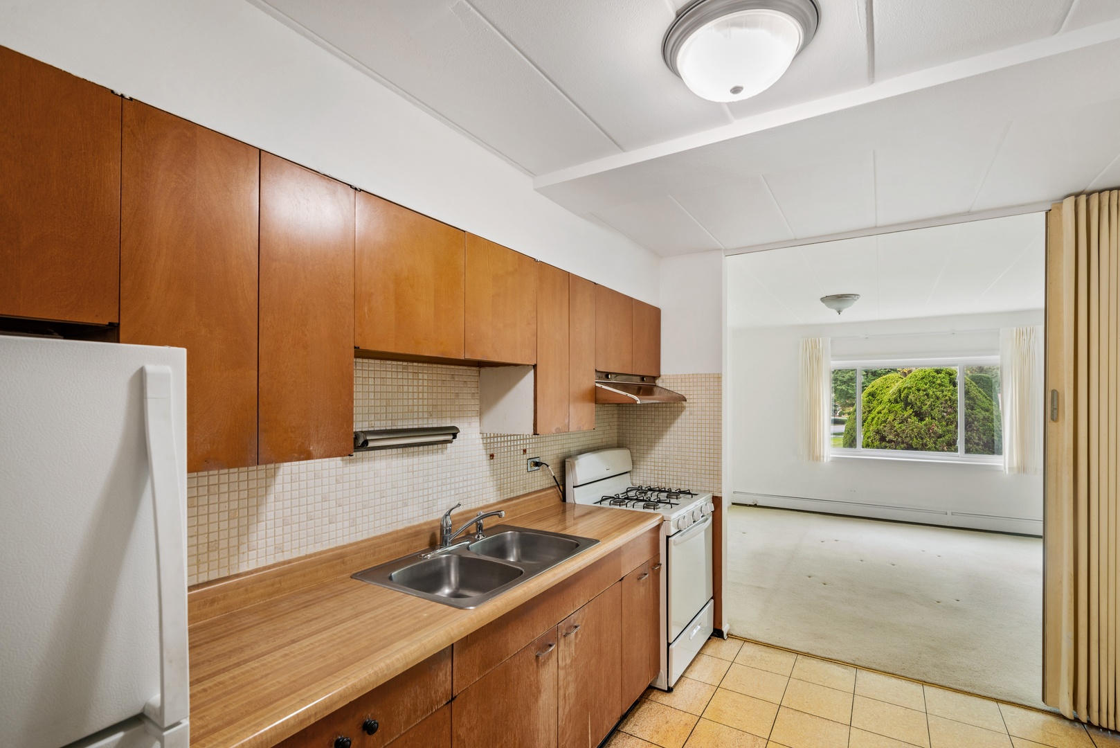 1139 Leavitt Avenue, Unit 212 Flossmoor, IL 60422 - Photo 6 of 10 a kitchen with a sink a stove and a refrigerator
