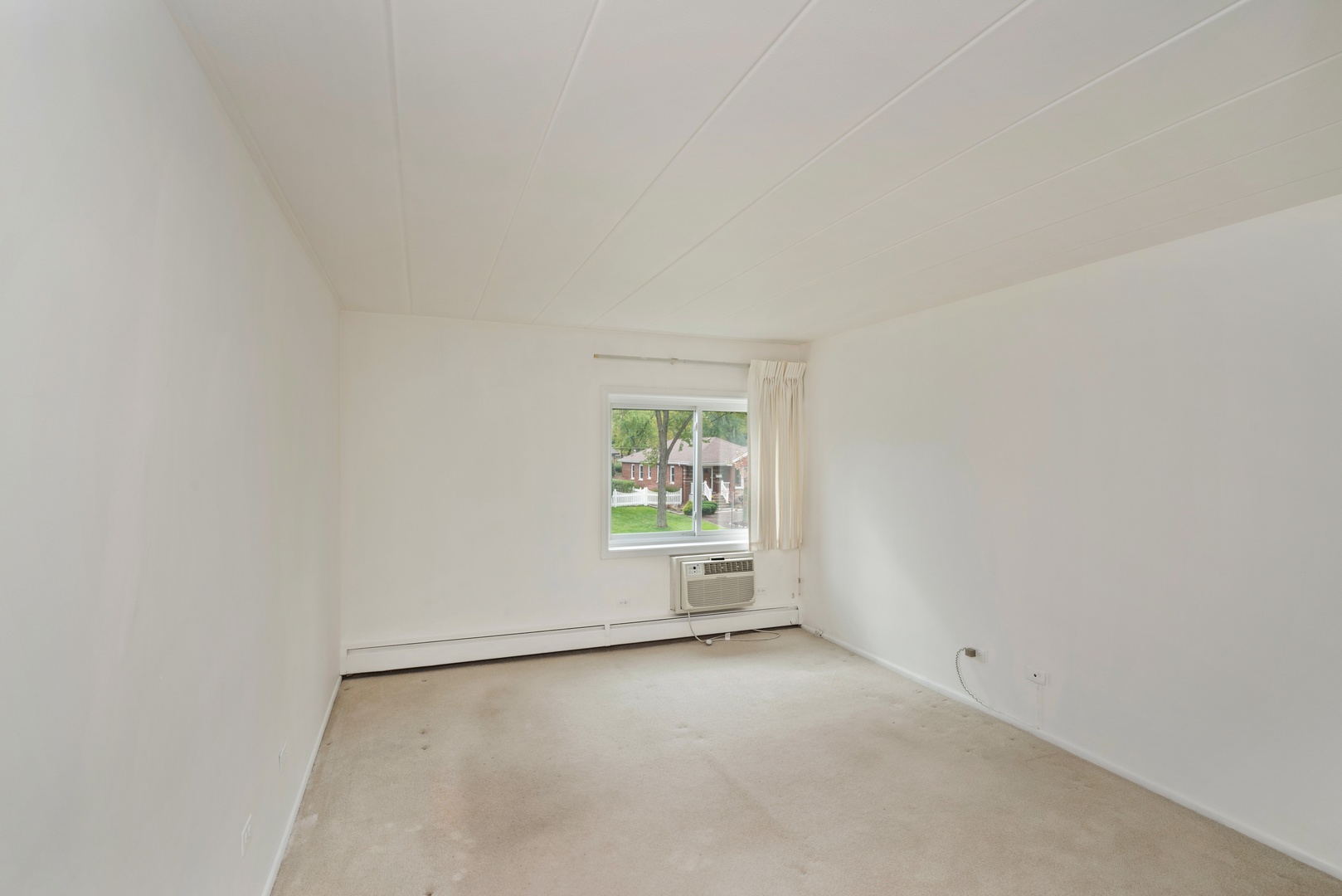 1139 Leavitt Avenue, Unit 212 Flossmoor, IL 60422 - Photo 7 of 10 an empty room with white wall and window