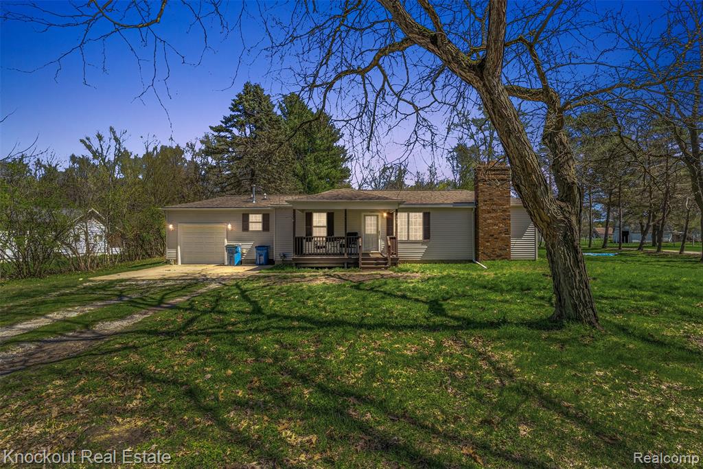 9060 North McKinley Road Flushing, MI 48433 - Photo 1 of 28