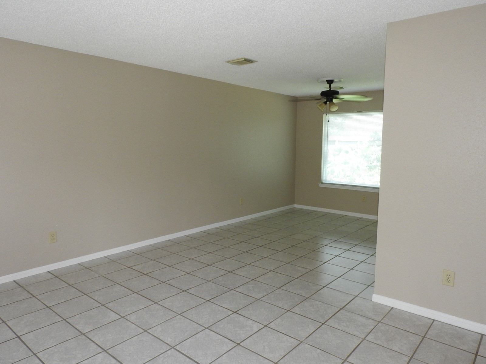 3107 Rimrock Drive Missouri City, TX 77459 - Photo 12 of 32 a view of an empty room and window