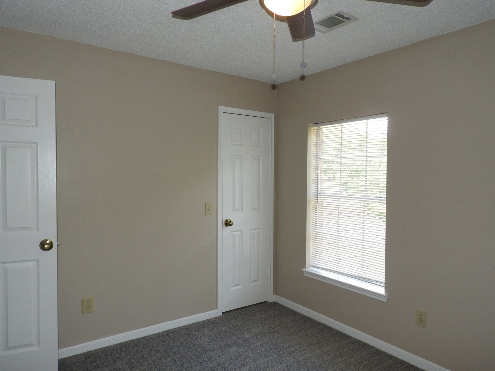 3107 Rimrock Drive Missouri City, TX 77459 - Photo 16 of 32 an empty room with a window