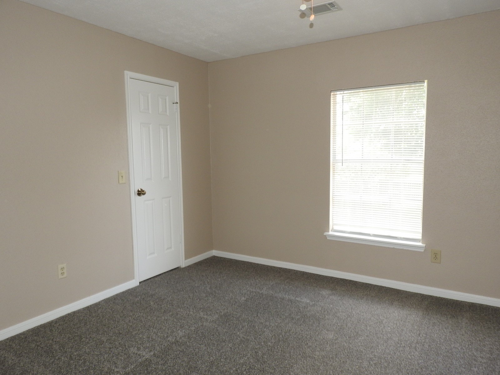 3107 Rimrock Drive Missouri City, TX 77459 - Photo 20 of 32 an empty room with a window