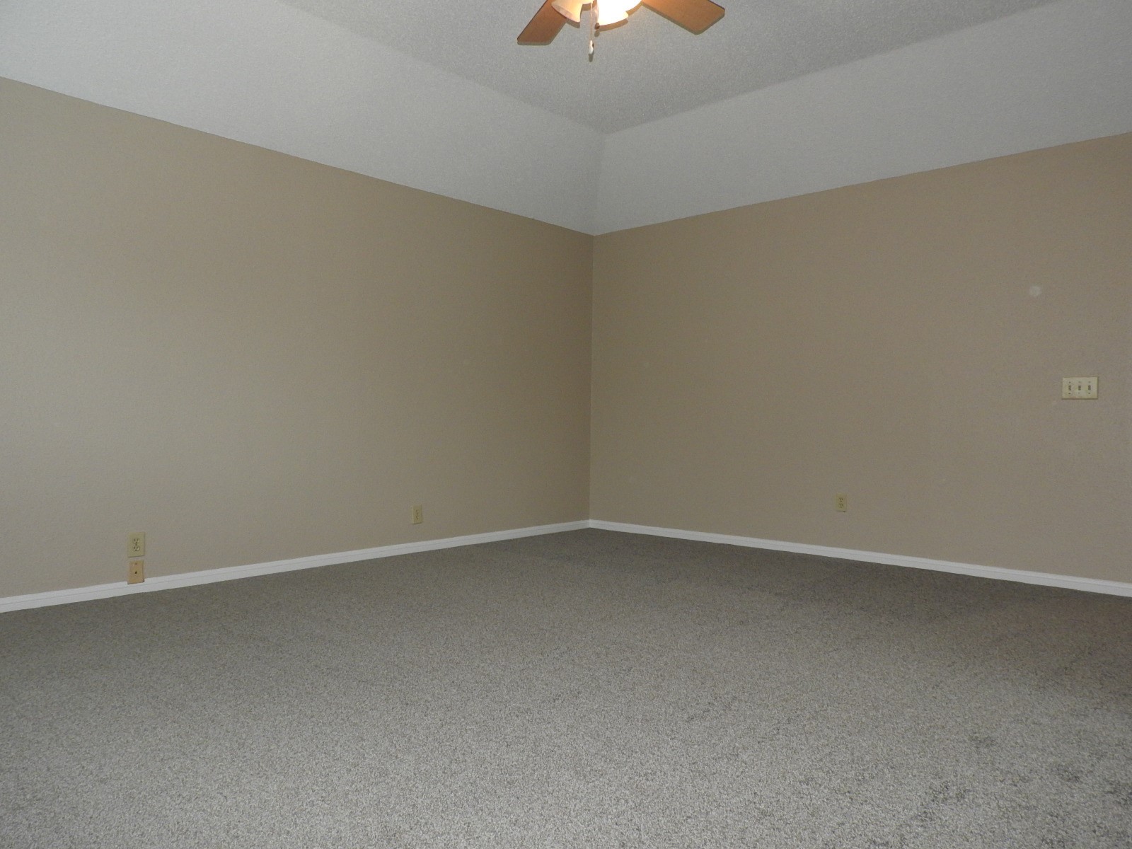 3107 Rimrock Drive Missouri City, TX 77459 - Photo 27 of 32 an empty room with a empty space