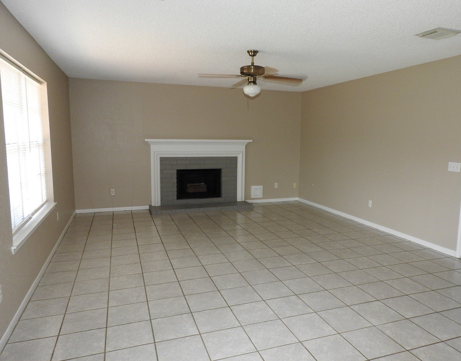 3107 Rimrock Drive Missouri City, TX 77459 - Photo 9 of 32 an empty room with windows and fireplace
