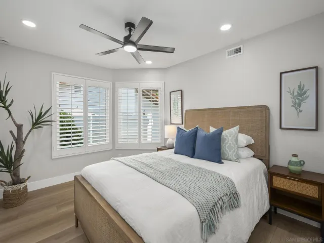 a view of a pathway in outside of the house