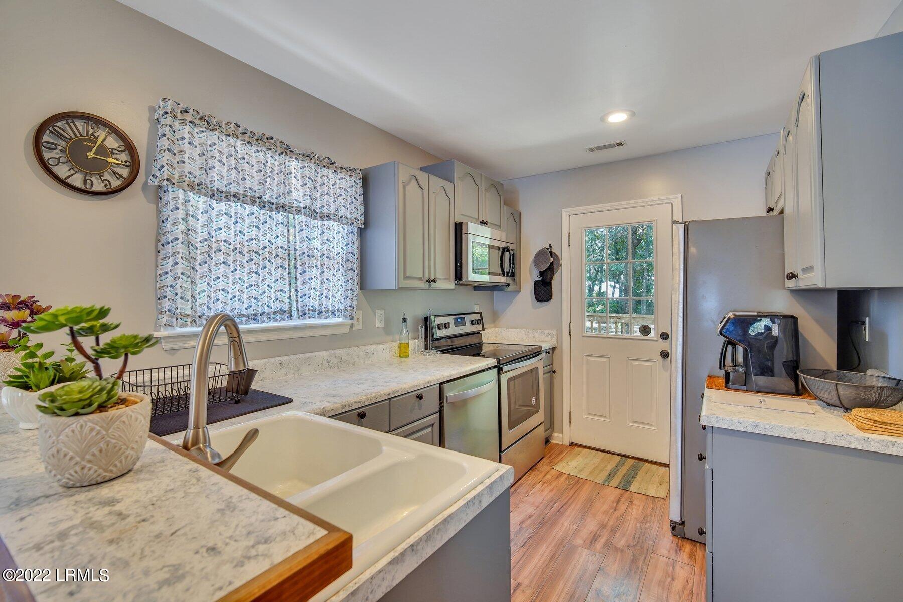 22 Blythewood Road Beaufort, SC 29907 - Photo 7 of 27 DSC08682.jpg-SMALL