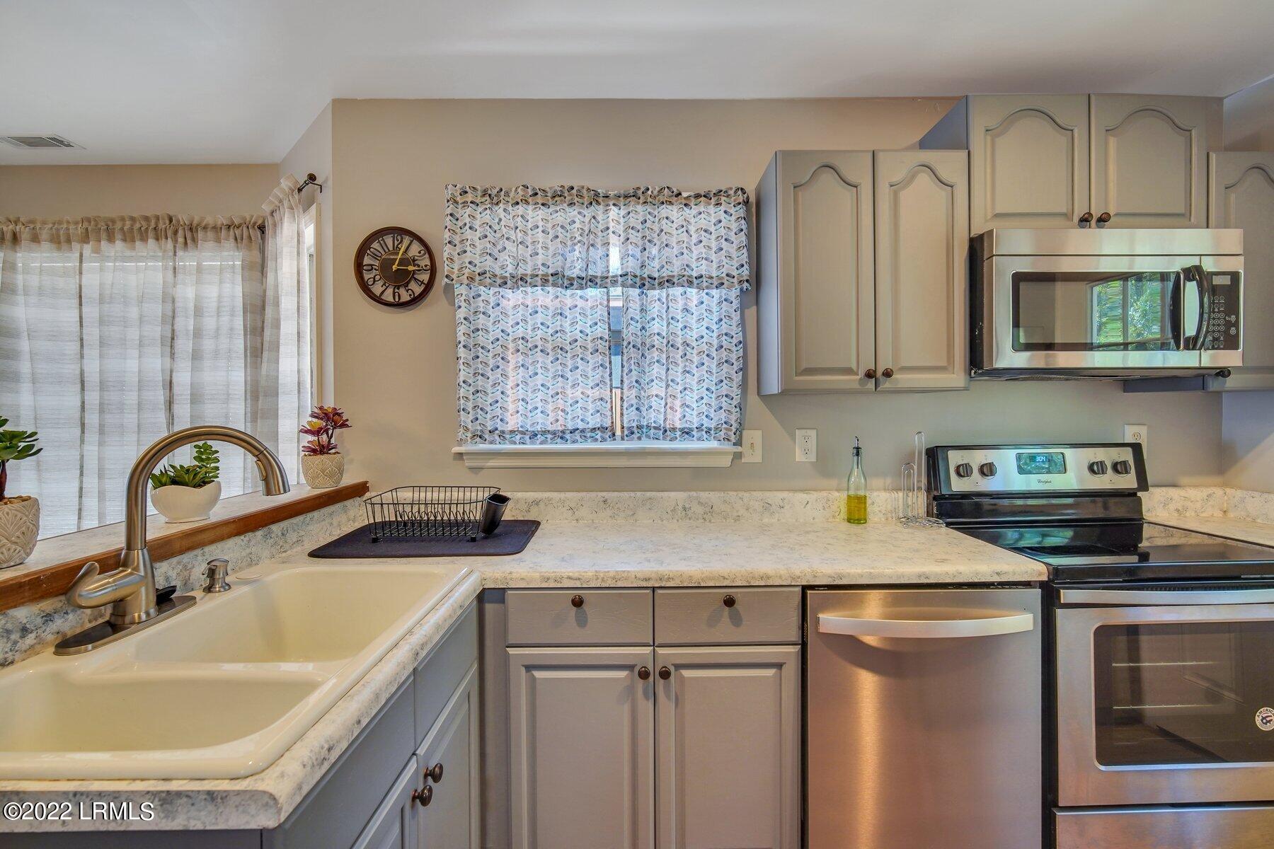 22 Blythewood Road Beaufort, SC 29907 - Photo 8 of 27 DSC08687.jpg-SMALL