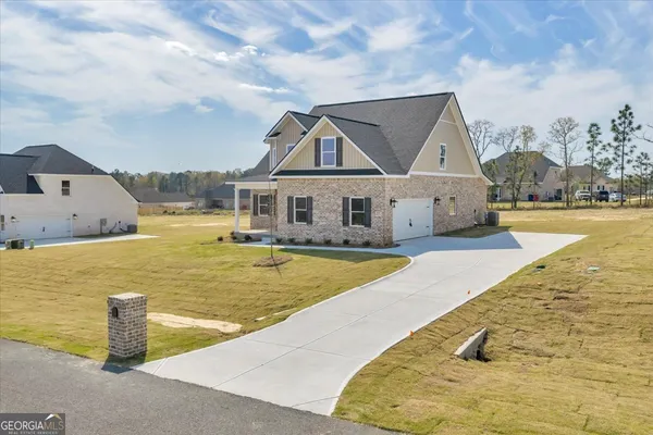 a view of houses with a big yard