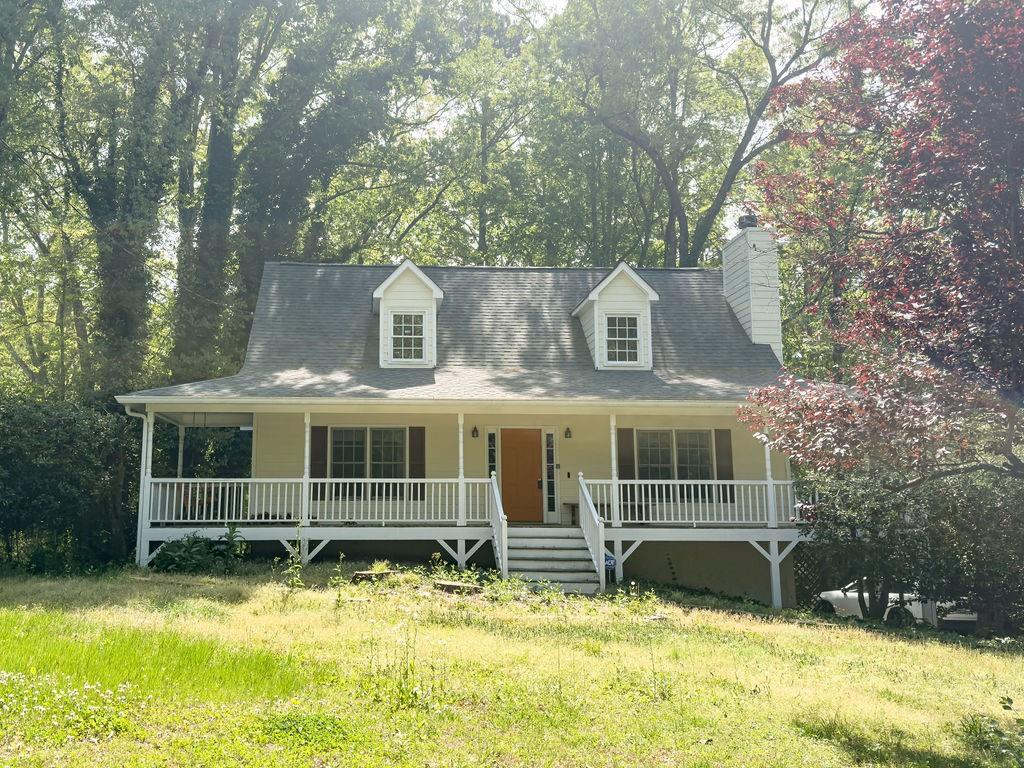 a view of house with a yard