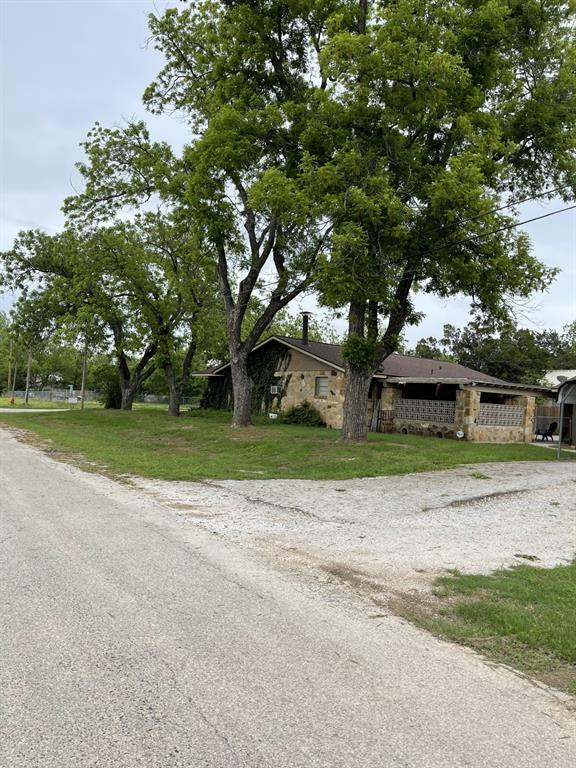 100 Snow Street Bangs, TX 76823 - Photo 2 of 28