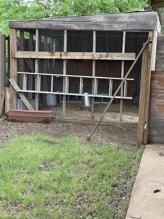 100 Snow Street Bangs, TX 76823 - Photo 27 of 28 CHICKEN COOP