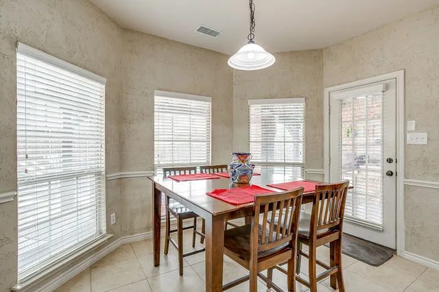 $699,000 | 2805 Stackhouse Street, Fort Worth, TX 76244