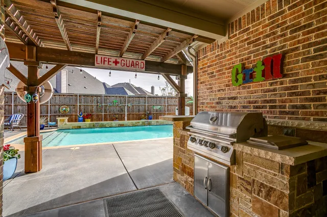 $699,000 | 2805 Stackhouse Street, Fort Worth, TX 76244