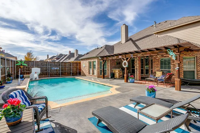 $699,000 | 2805 Stackhouse Street, Fort Worth, TX 76244