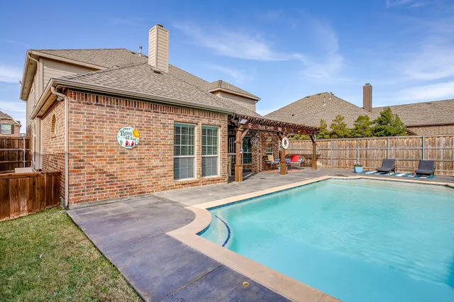 $699,000 | 2805 Stackhouse Street, Fort Worth, TX 76244