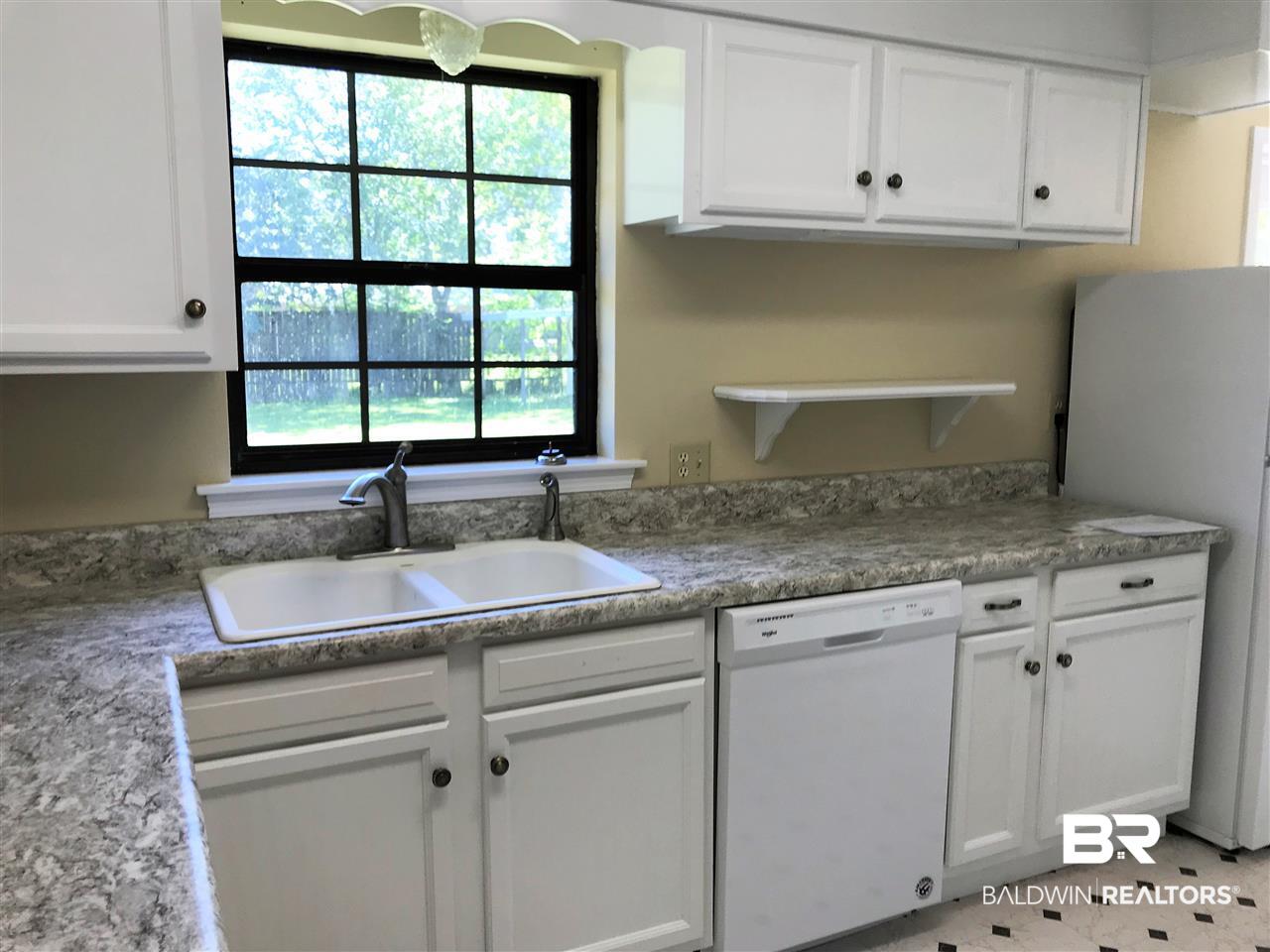 2134 North Walnut Street Loxley, AL 36551 - Photo 6 of 18 Kitchen