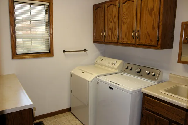 $299,000 | 3 Delmar Drive, Clinton, IL 61727