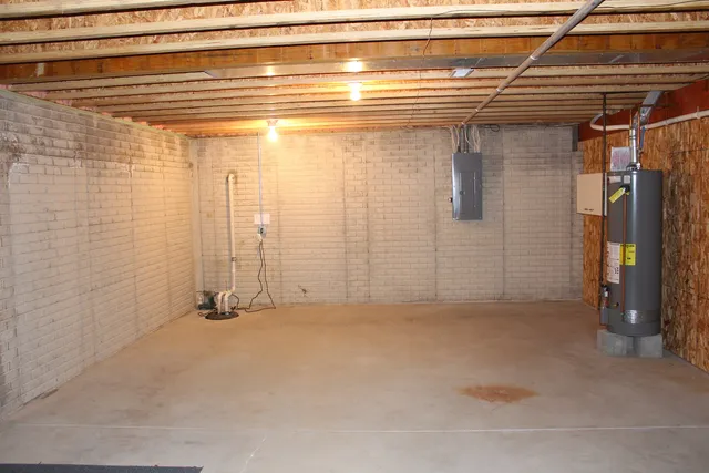 $299,000 | 3 Delmar Drive, Clinton, IL 61727