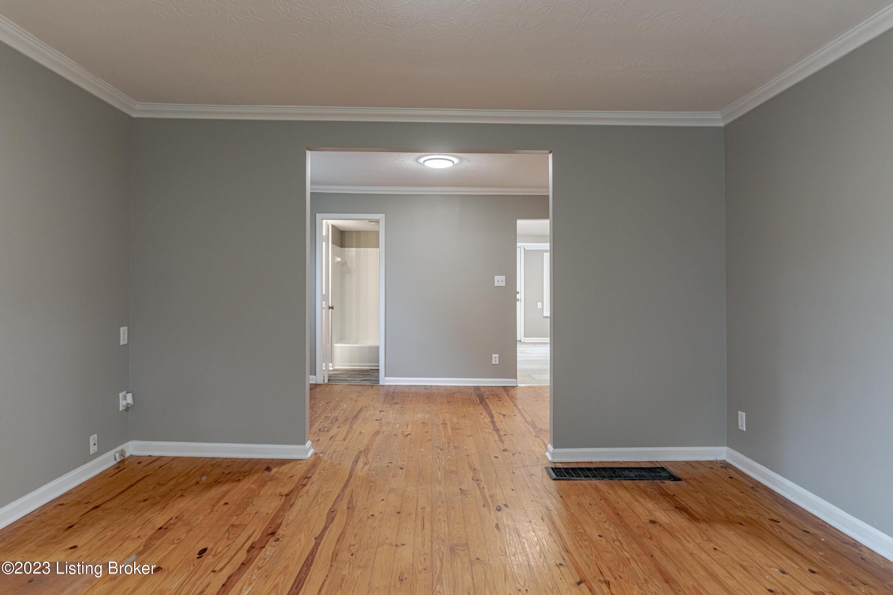 6002 Pendleton Road Louisville, KY 40272 - Photo 6 of 66 DSC02172