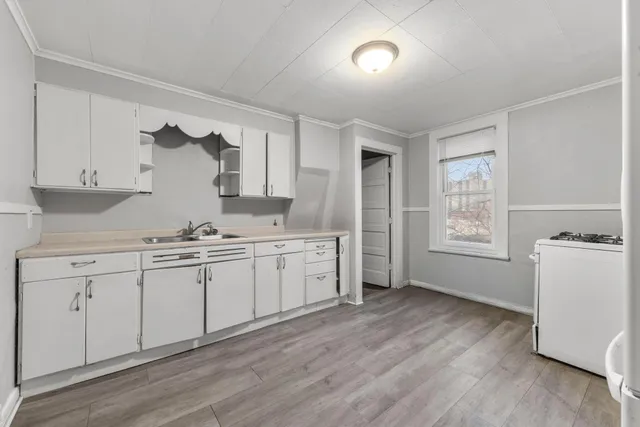 $240,000 | 680 Lawson Avenue East, St. Paul, MN 55106