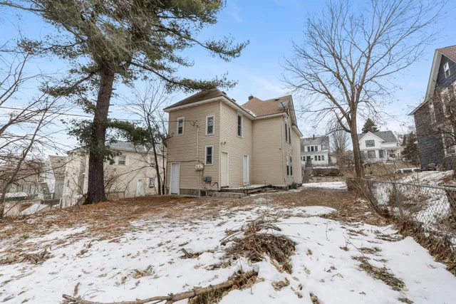 $240,000 | 680 Lawson Avenue East, St. Paul, MN 55106