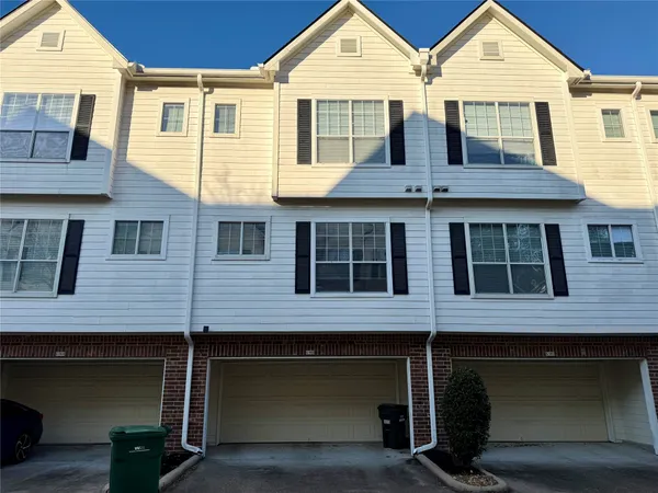$2,000 | 9200 Westheimer Road, Unit 1003, Houston, TX 77063