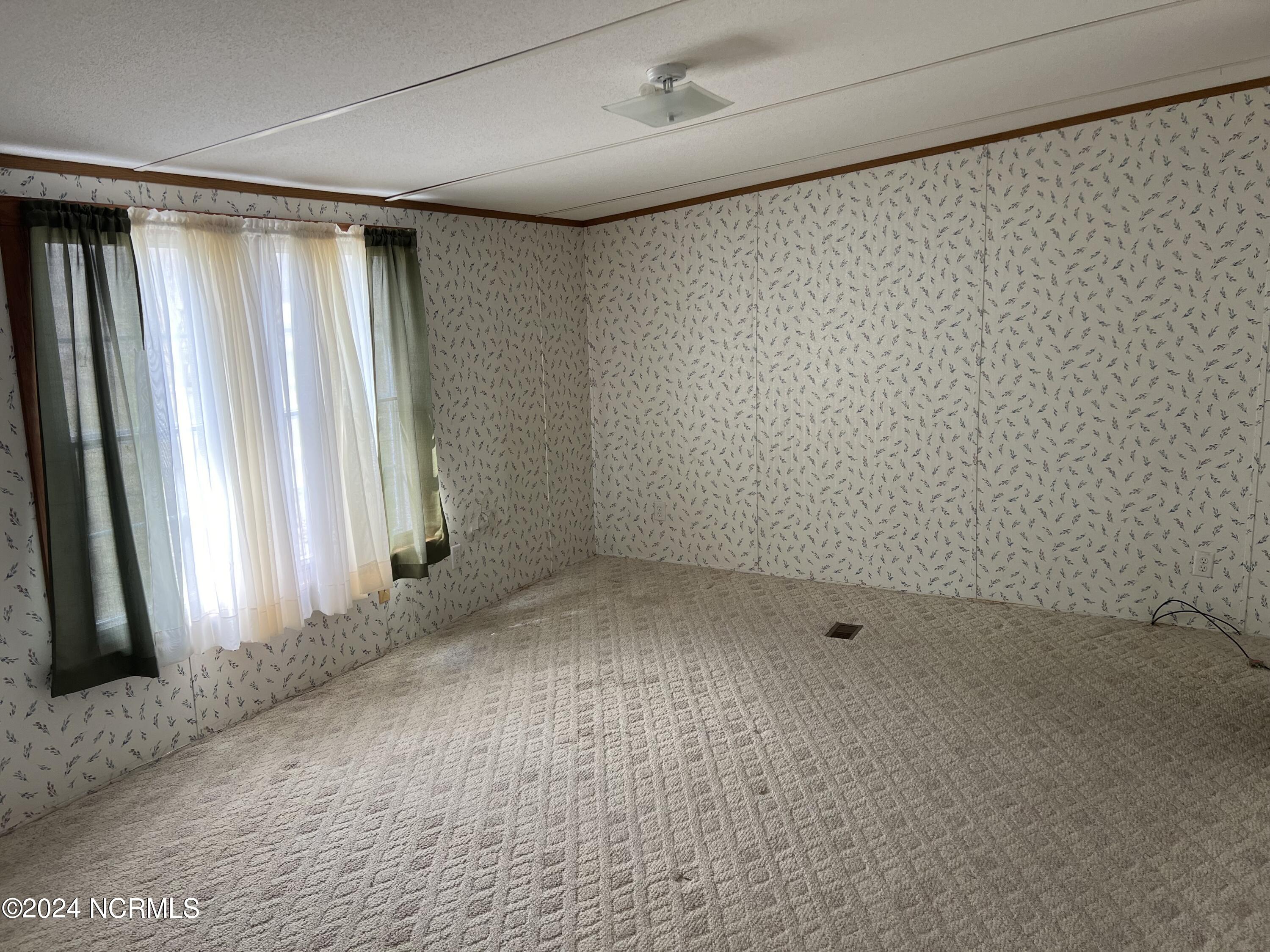 4345 Colonial Road Tarboro, NC 27886 - Photo 19 of 32 Master bedroom