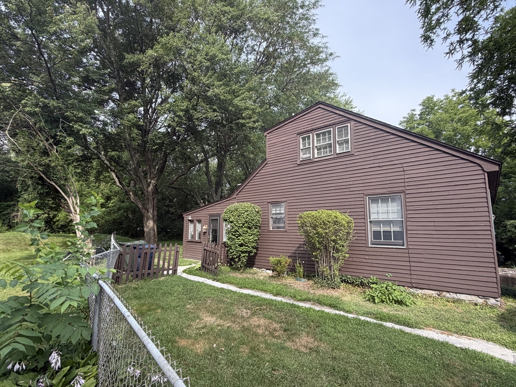 32 River Road Andover, MA 01810 - Photo 3 of 26 Gallery Image 3