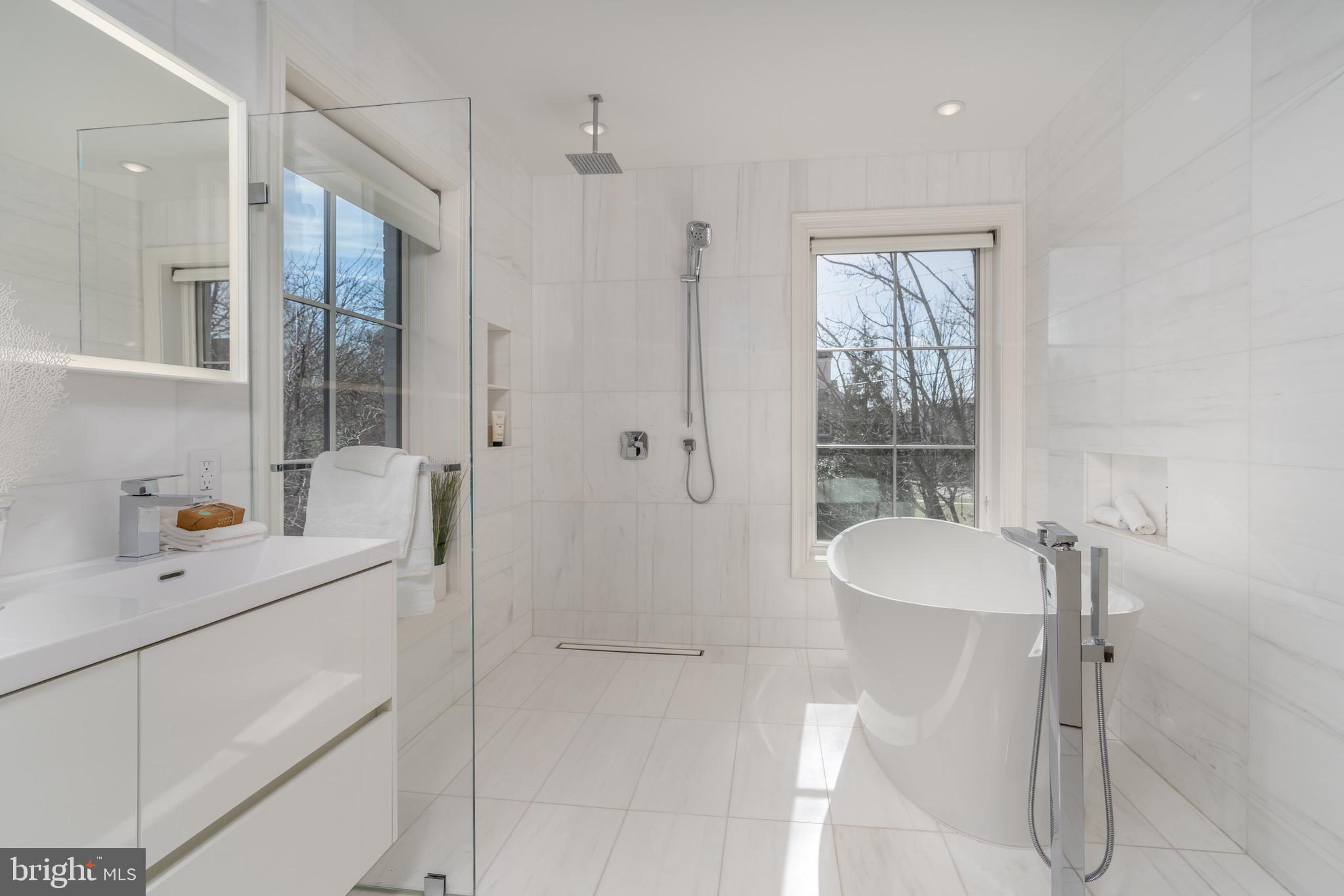 4401 W Street Northwest Washington, DC 20007 - Photo 22 of 45 Primary Bath