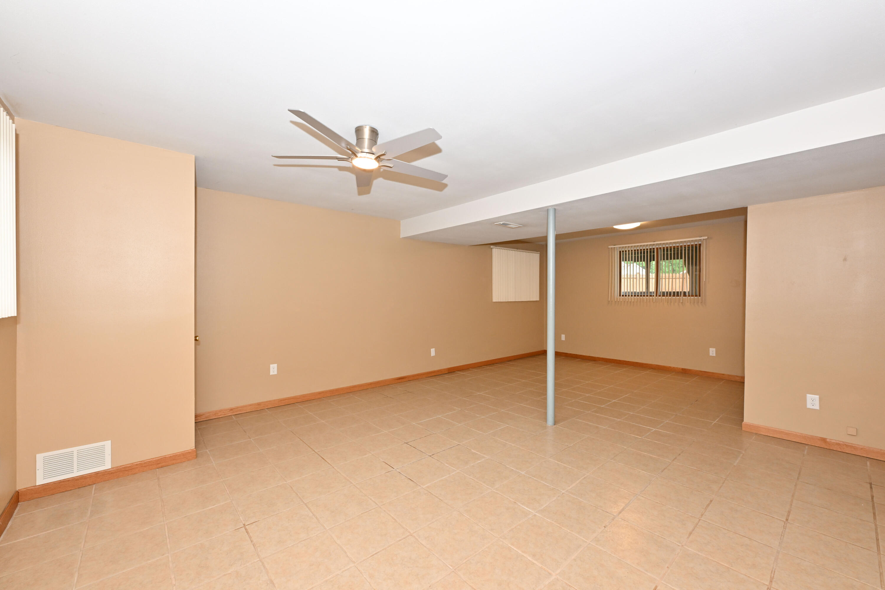 12237 West Larkspur Road Franklin, WI 53132 - Photo 25 of 42 Family Room